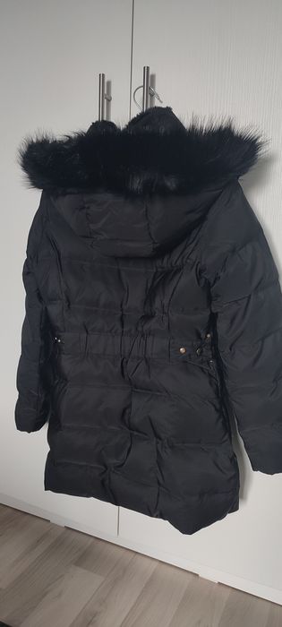 Vând geaca Zara, cu puf, măsură S