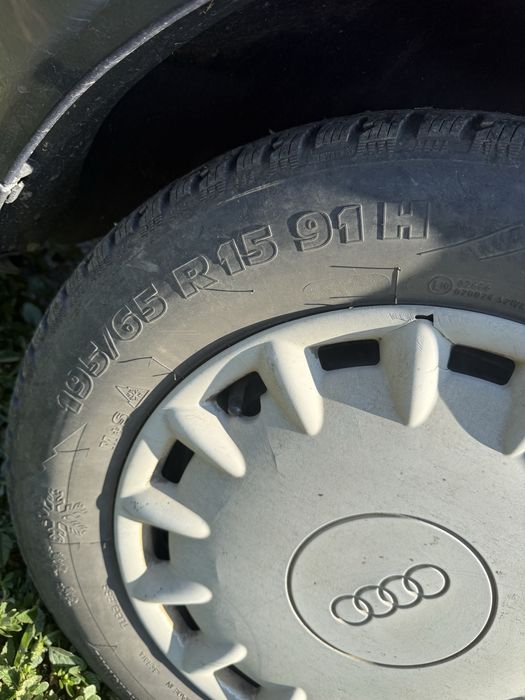 Vand 4 cauciucuri iarna 195/65 R15 cu jante de tabla