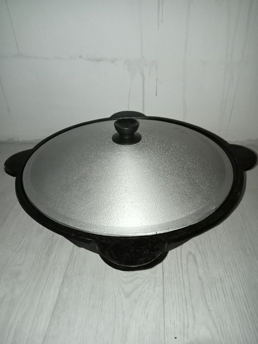 Продам  казан   8л.  Чугун