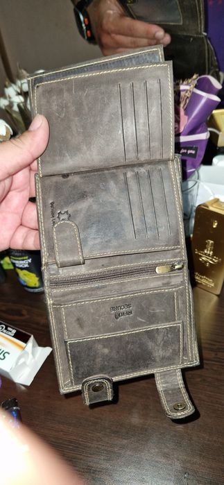 Vând portofel pentru bărbați.