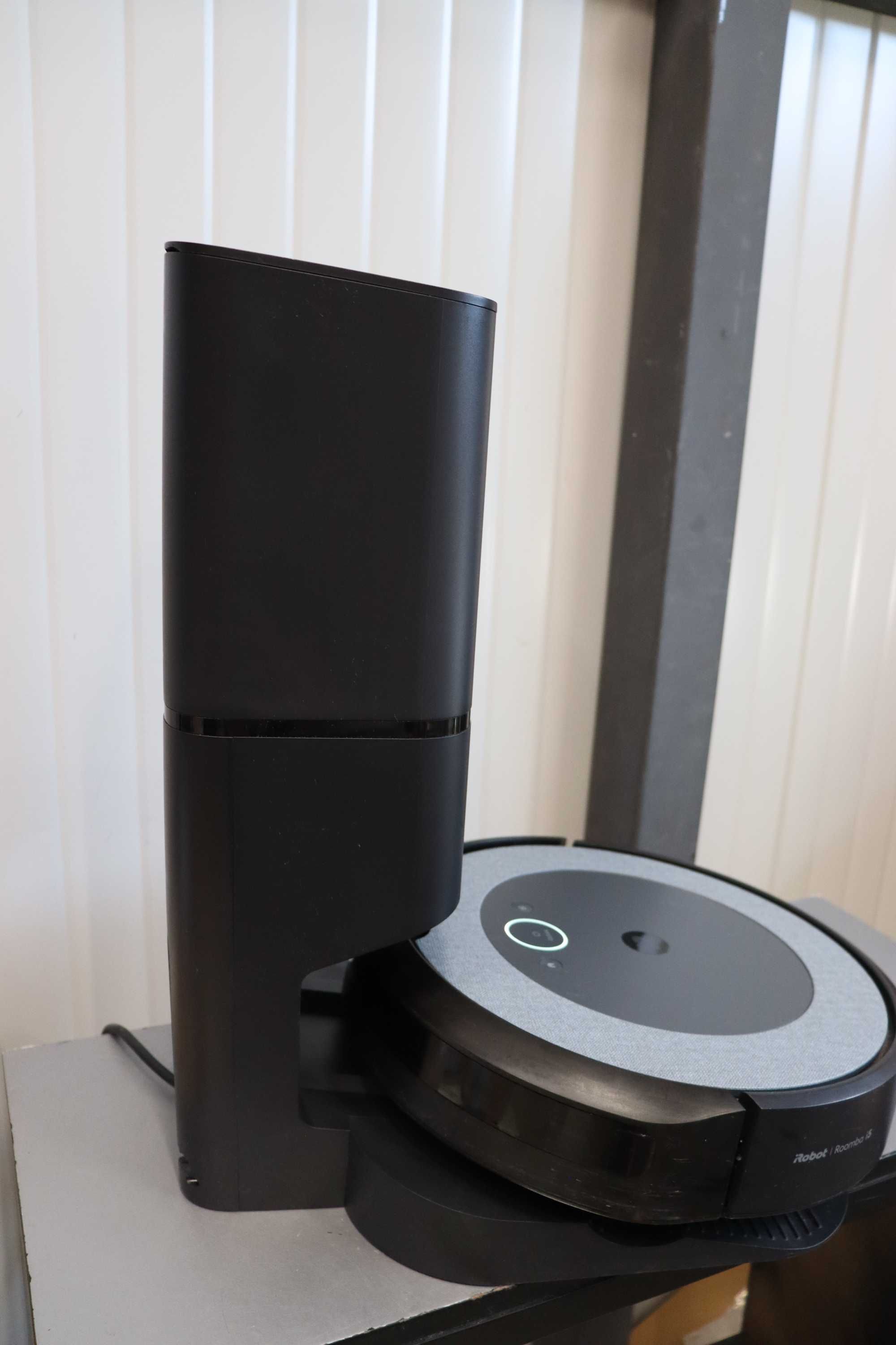 Робот прахосмукачка със самопочистваща станция iRobot Roomba i3+ i3554
