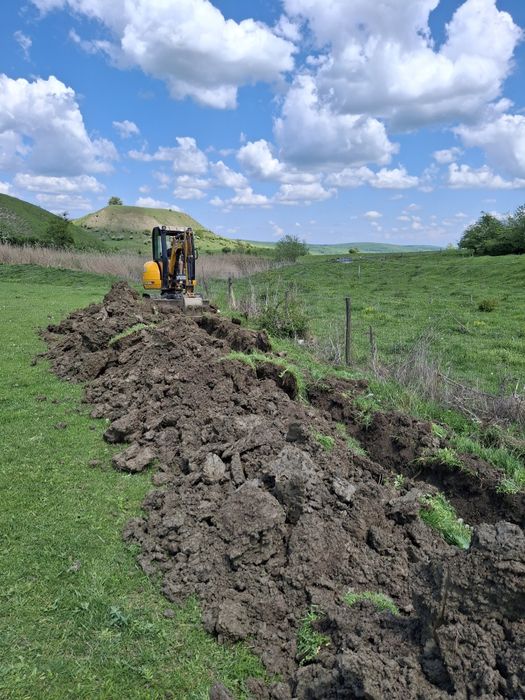 Inchiriez miniexcavator  buldo  cilindru
