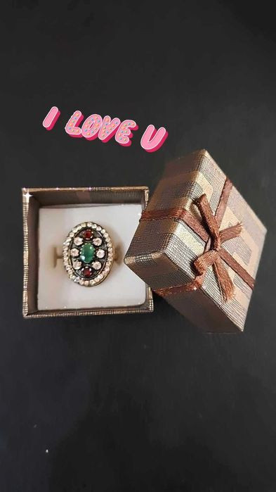 Бижута пръстени и обици