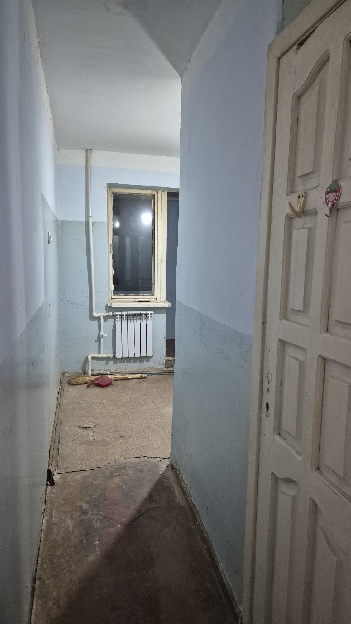 Квартира сотилади 2хоналик 1 этаж 1чи мекрарайон 45 дом без маклер 974