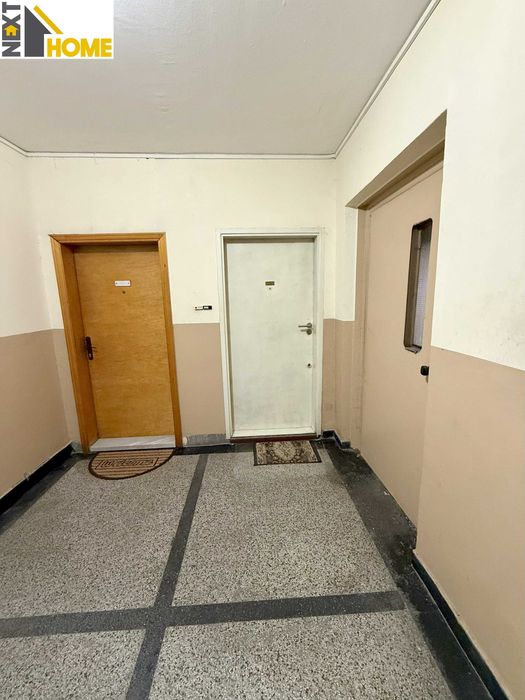 Просторен тристаен апартамент в монолитна жилищна сграда