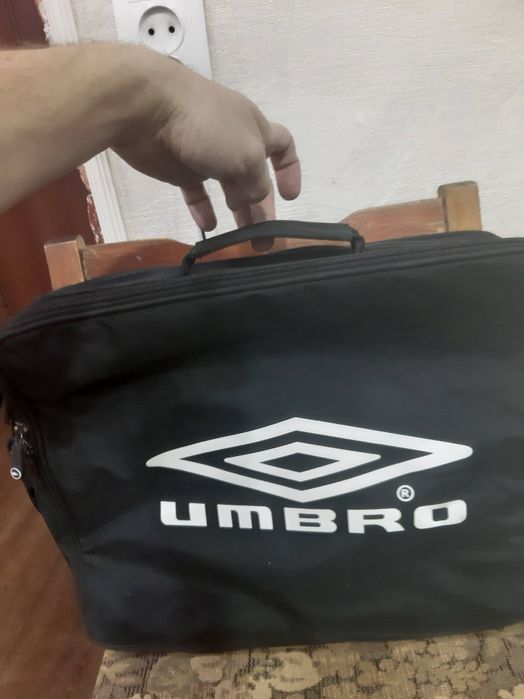 Продаю сумку UMBRO.