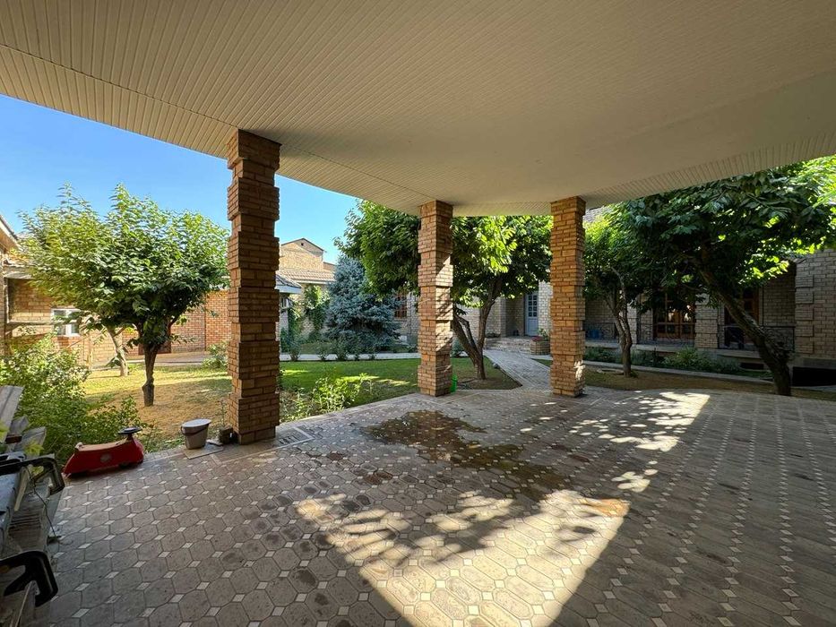 Дом 500 м2 участок 8 соток в центре. Метро Минор М.-Улугбекский (ИТ)