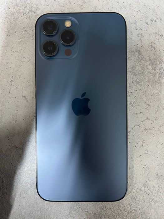 Продам айфон 12 про макс