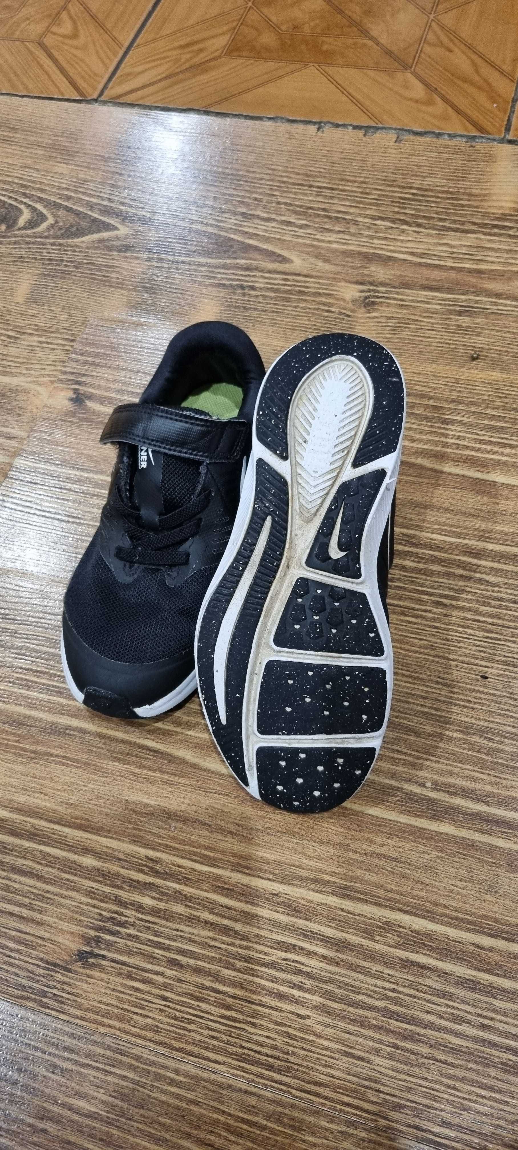 Детски маратонки Nike Runner 31н, 28,5н