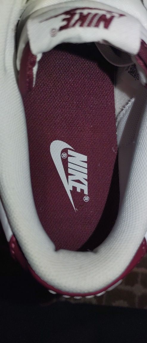 Nike dunk low white / burgundy