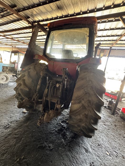 Трактор CASE  с плугом LEMKEN,