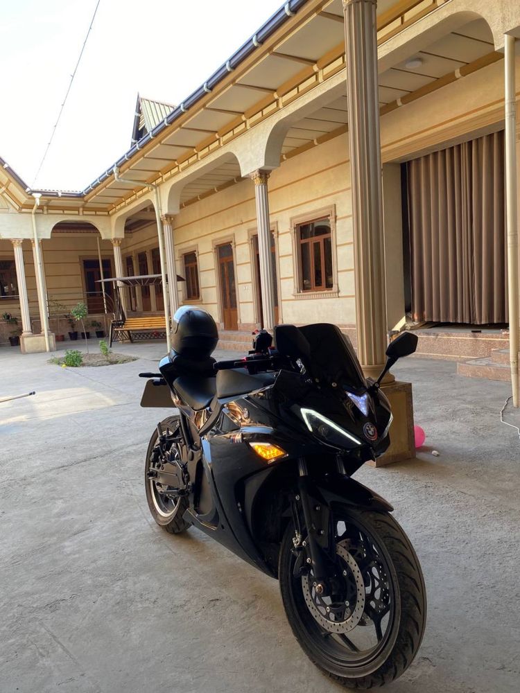 Elektro moto R32024