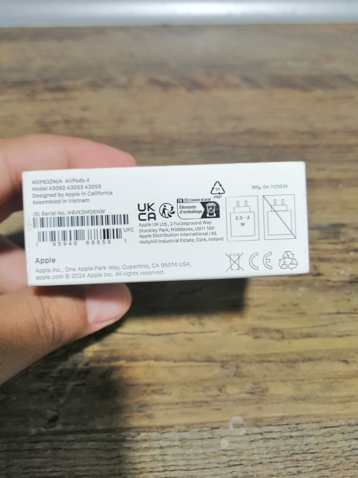 Apple airpods 4 слушалки
