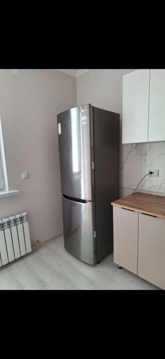 Холодильник LG  2 метр