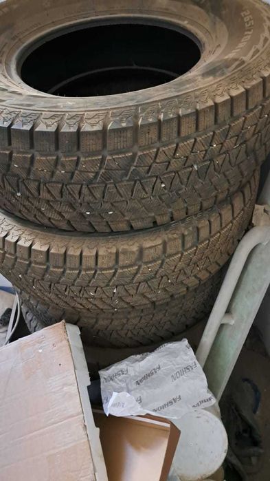 Продаю комплект зимних шин 265/70 R16.