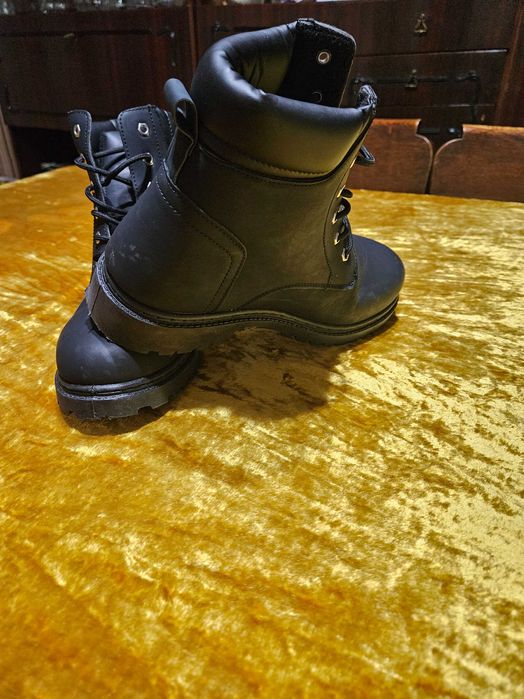 Кубинки чисто нови. Обувани са само веднъж