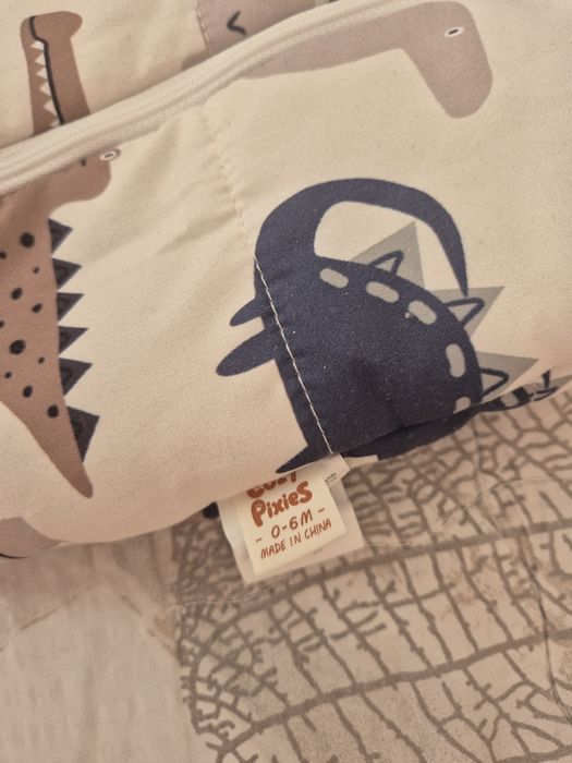 Космонавт за бебе новородено