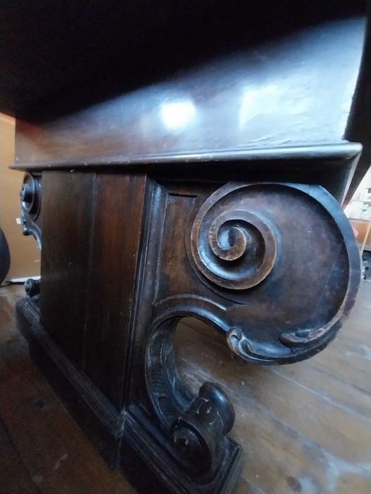 Masa stil florentin din nuc