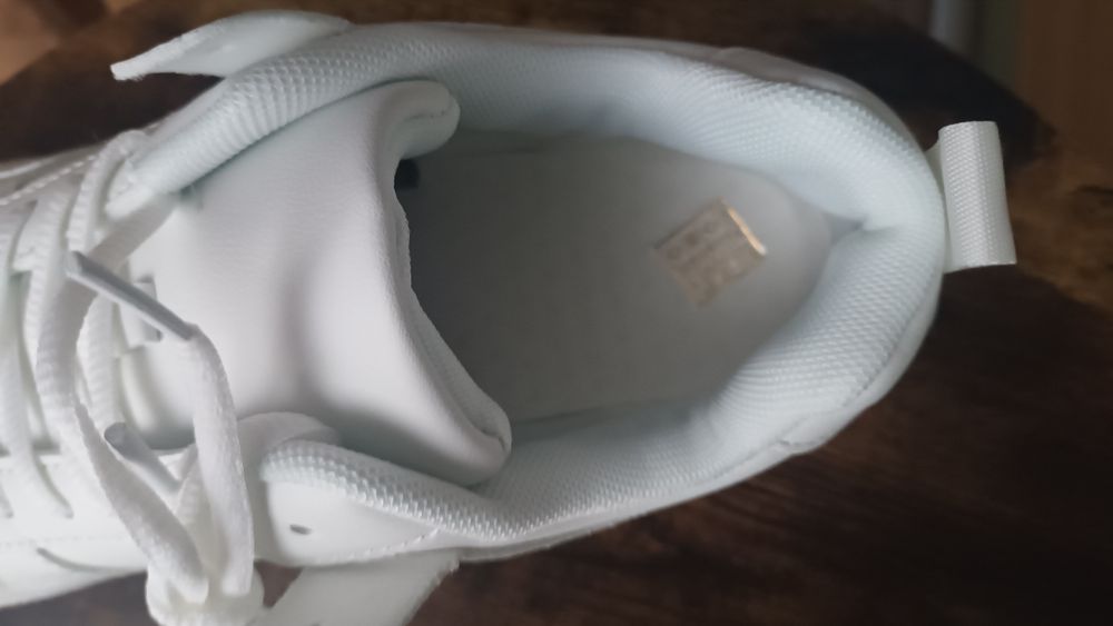 Vând pantofi /adidași pentru bărbați