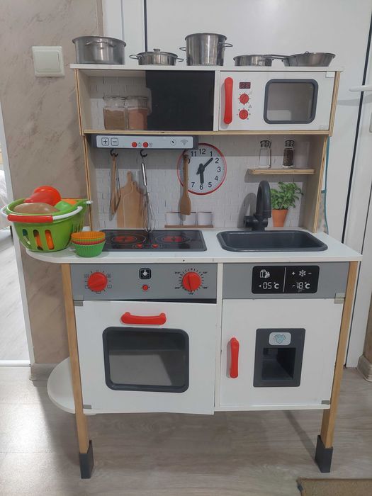 Детска дървена кухня