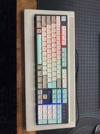Tastatură mecanică custom/Genesis cu fir și RGB