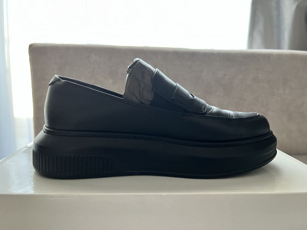 Vând pantofi loafers din piele dama, nr.37, Luca di Gioia negri