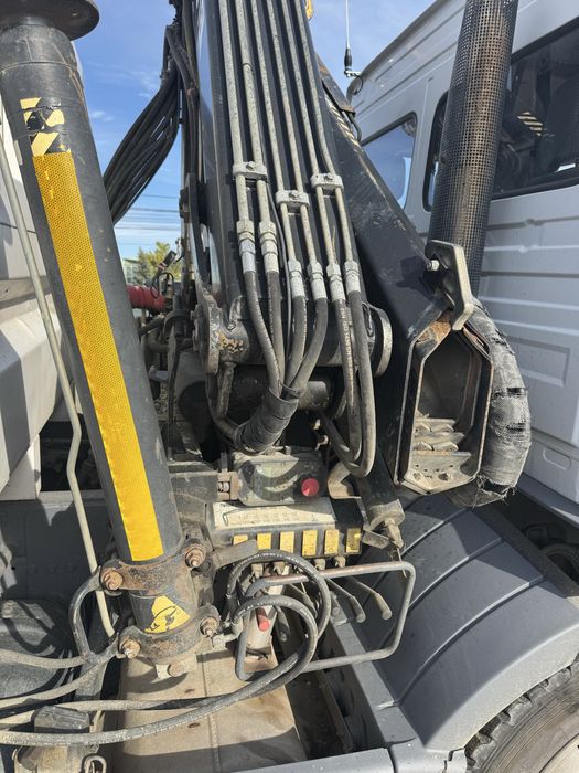 Mercedes Atego basculabil cu macara