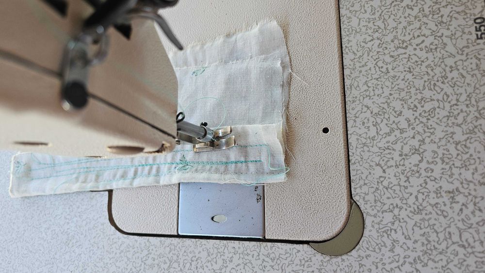 Mașina de cusut liniara, triploc si uberdeck