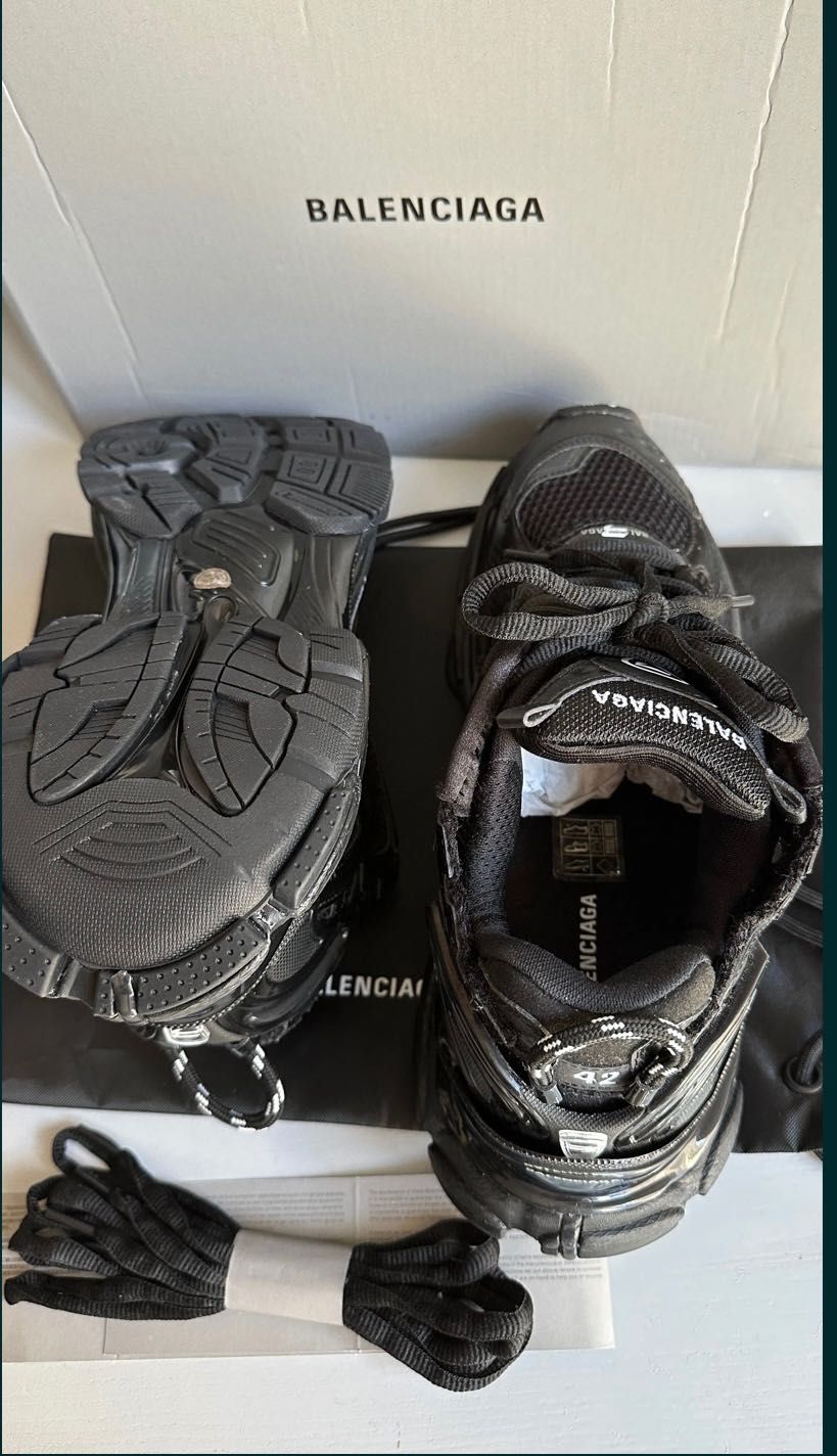 Ботуши-38 ми.              Balenciaga runer .