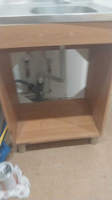 Продается  кух. гарнитур б/у, состоящий из 4 предметов. Торг уместен