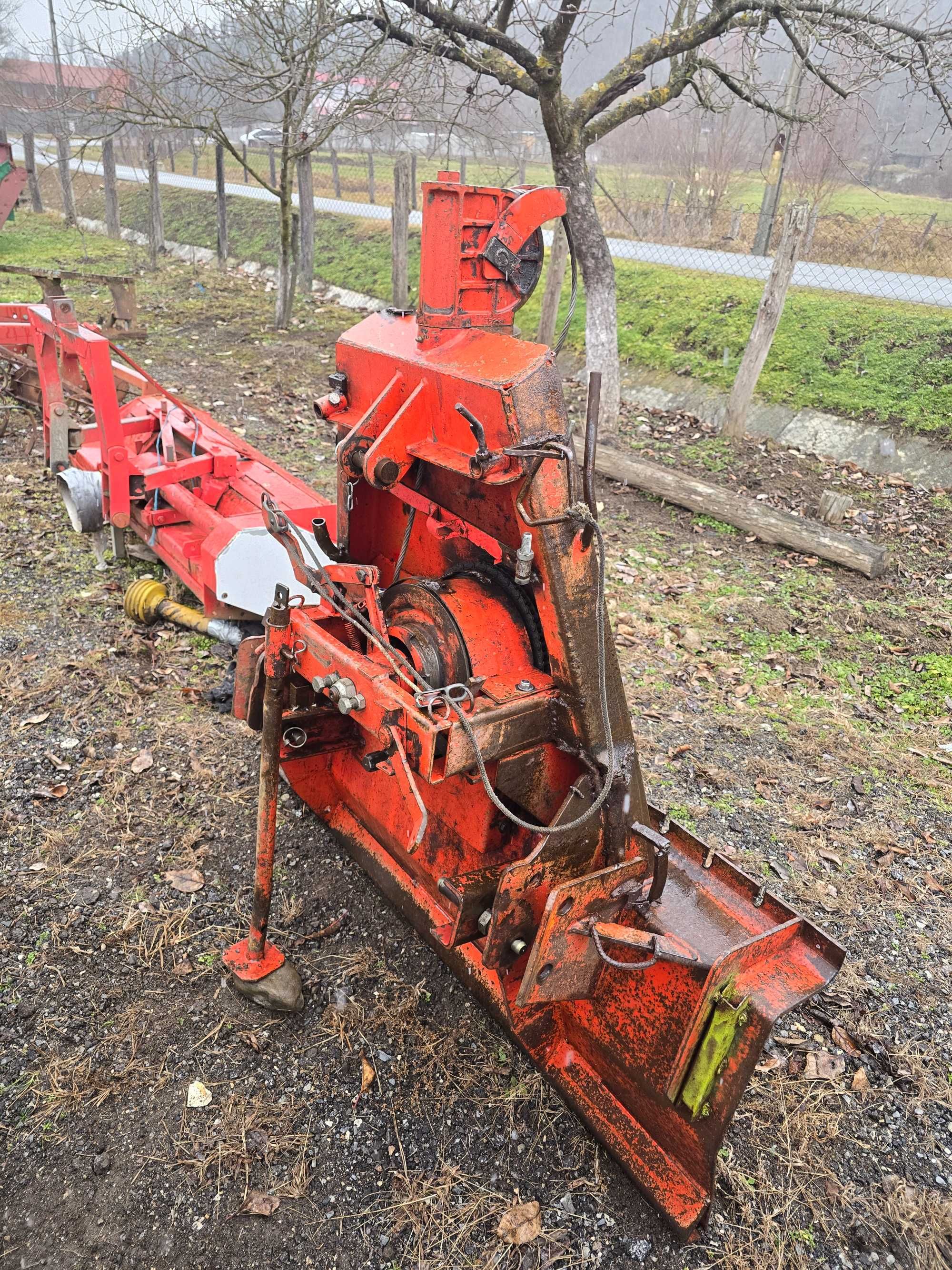 Troliu forestier in tiranti la tractor Fransgard 4t cu 70 m cablu
