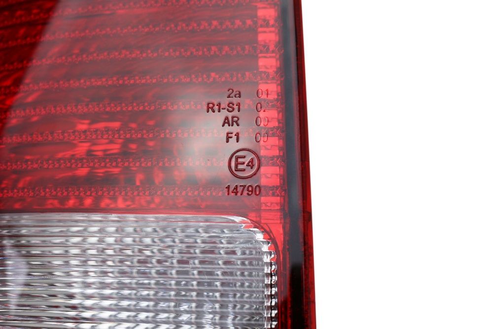 Стопове Стоп Задни Светлини Е4-марк за VW CADDY 2010 - 2015