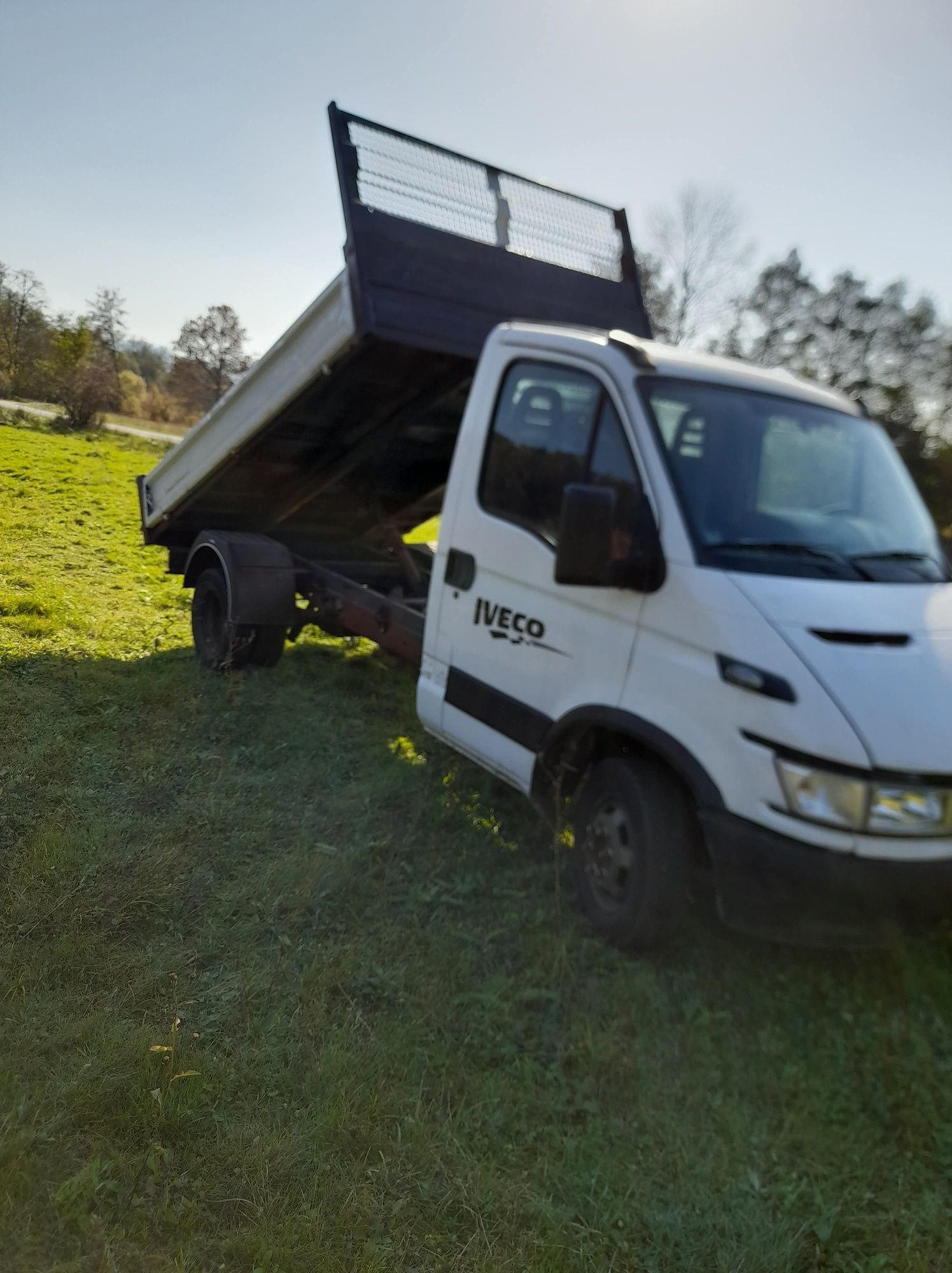 Vând camionetă Iveco basculabil