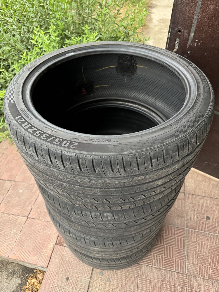 Шины летние 295/35/21