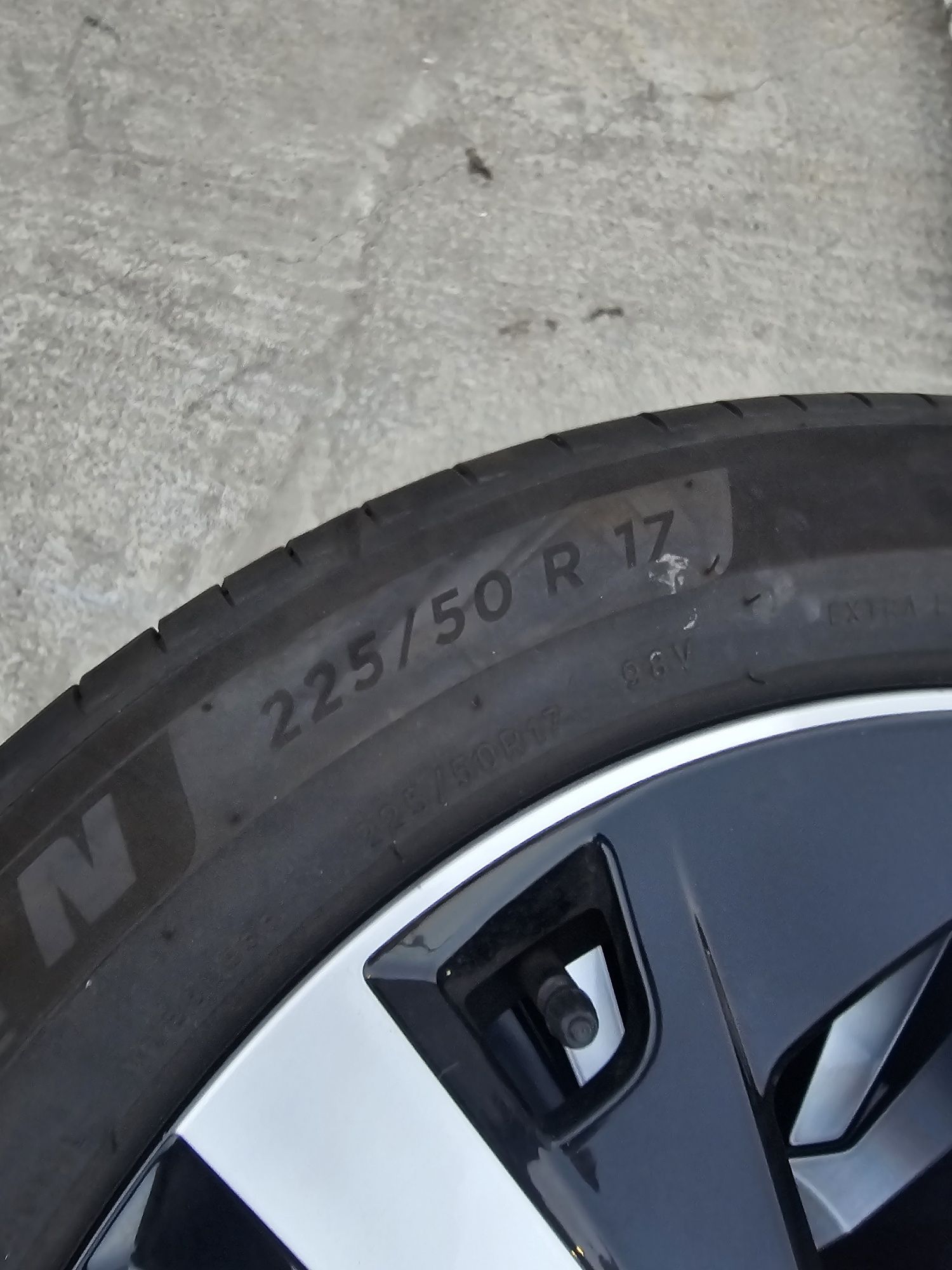 4 Броя 225/50/17 Michelin 2x6,6mm 2x5mm 21dot