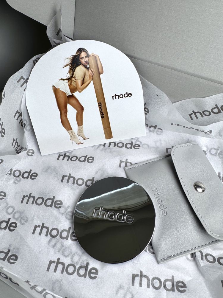 Rhode Mirror Оригинално метално огледалце Rhode от Hailey Bieber
