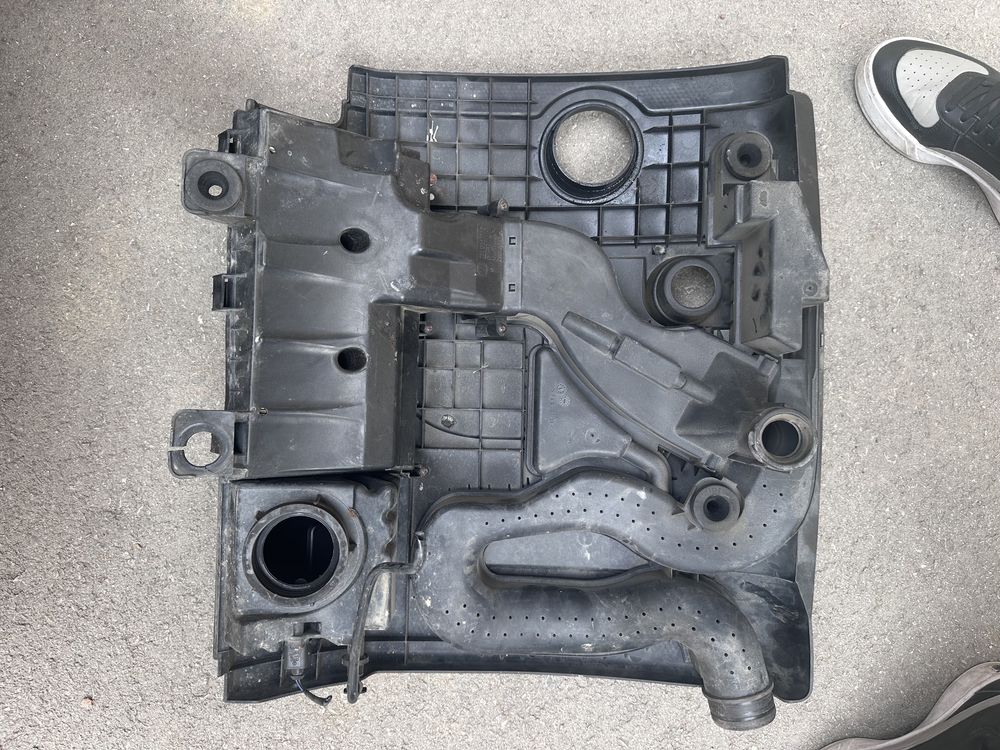 Капак кора двигател VW Golf 5 1.6 FSI