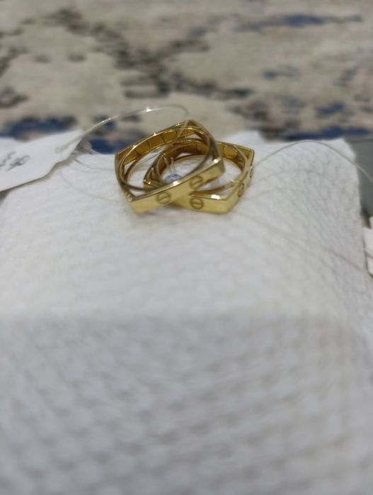 Золотая кольцо, Итальянский бренд ,проба 585, вес 2,60 гр