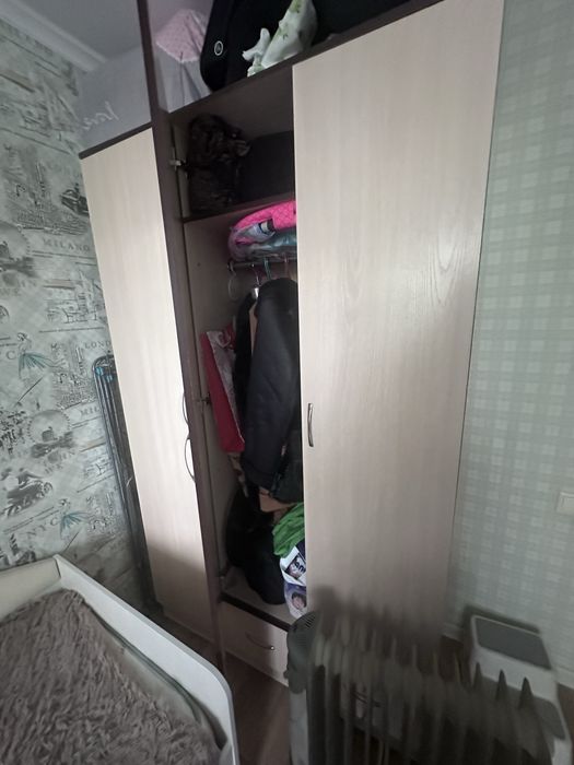 Продам Шкаф бежевый в спальню, в прихожую