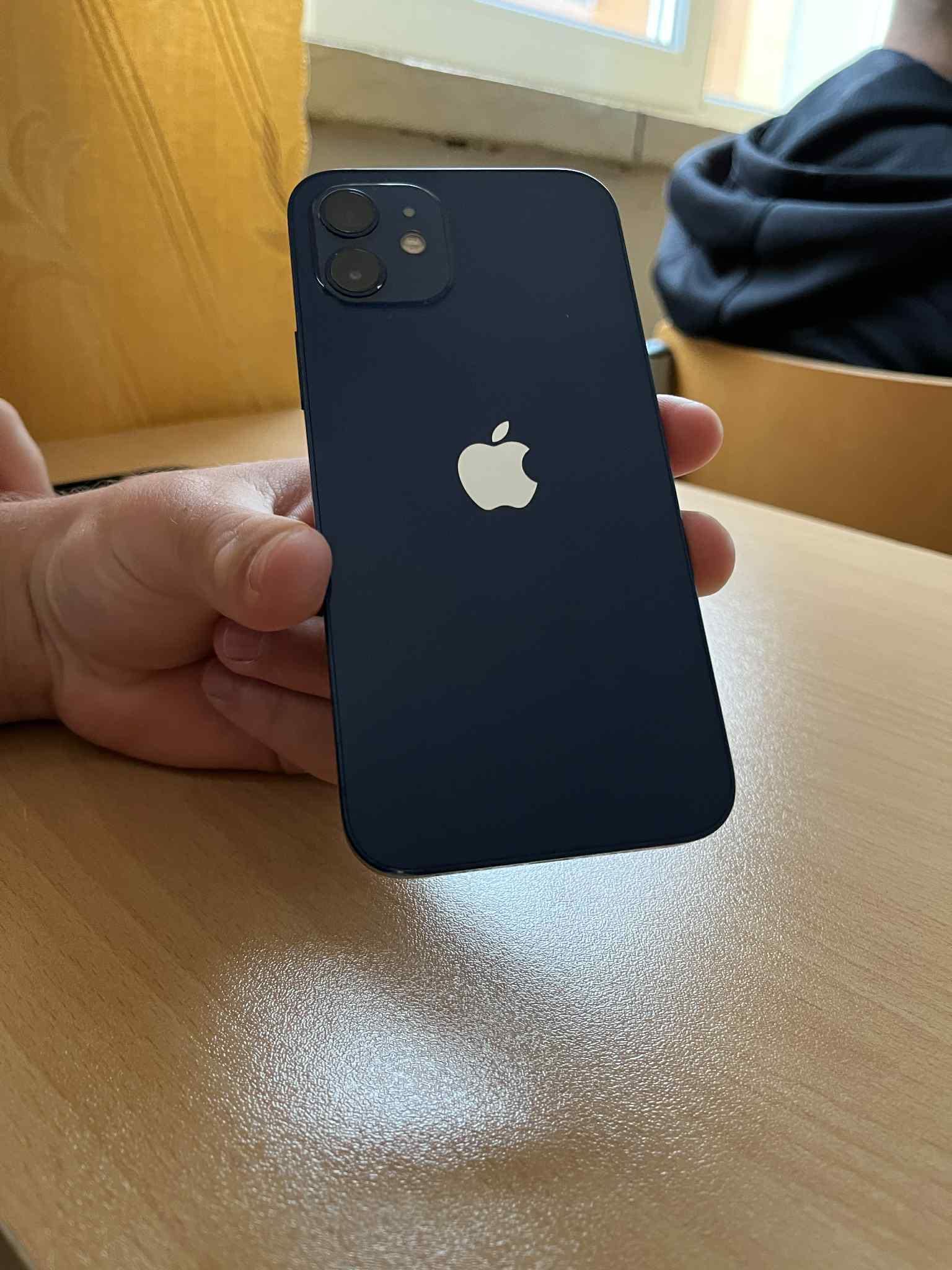 Продава се iphone12