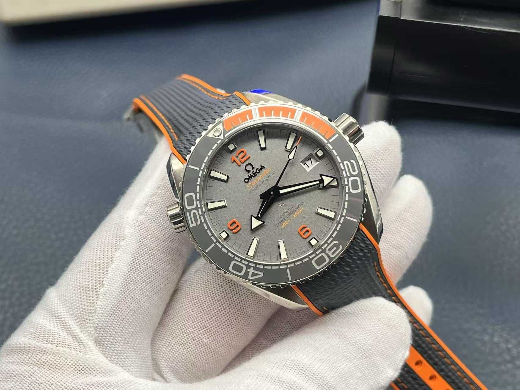 omega seamaster Сив