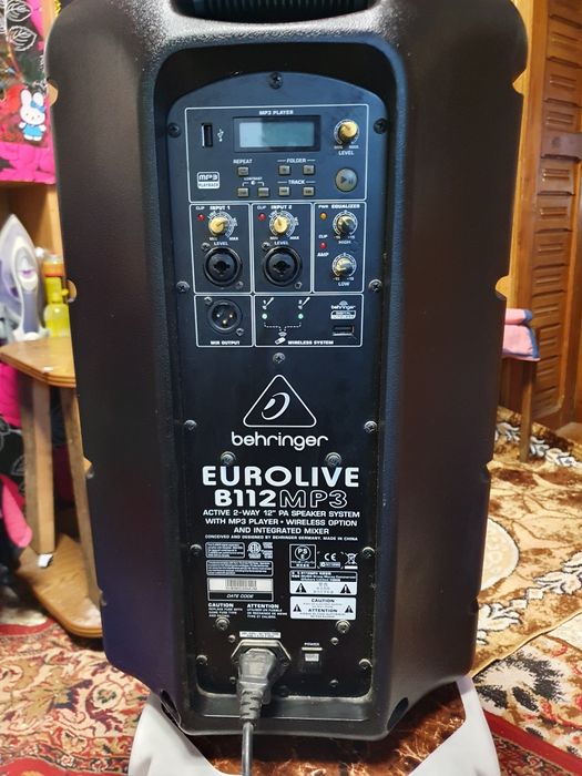 Vand boxă activa Behringer de 1000W