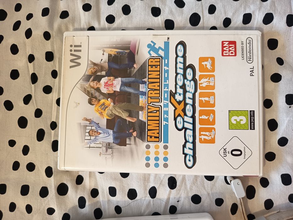 Клавиатура, слушалки и игра