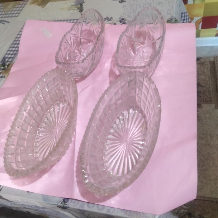 Посуда для дома удобные чистые салатницы конфетницы