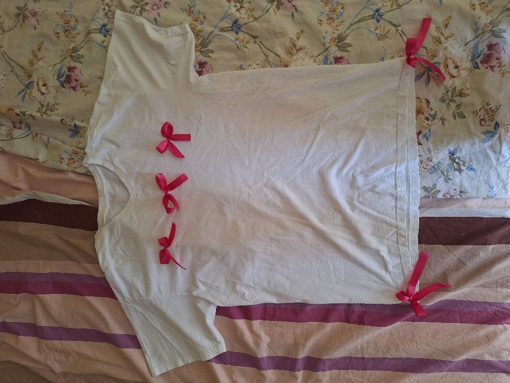 Tricouri cu fundite bershka