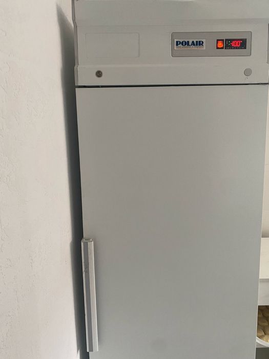 Продам вертикальный морозильник