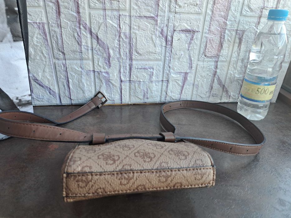 дамска чанта GUESS,малка чантичка за кръста,банан,гес
