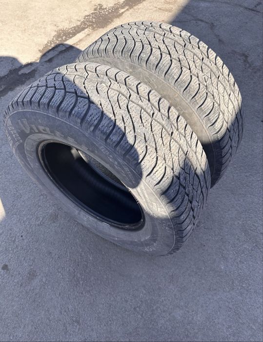 Продам шины 2 шт зимние шипованные