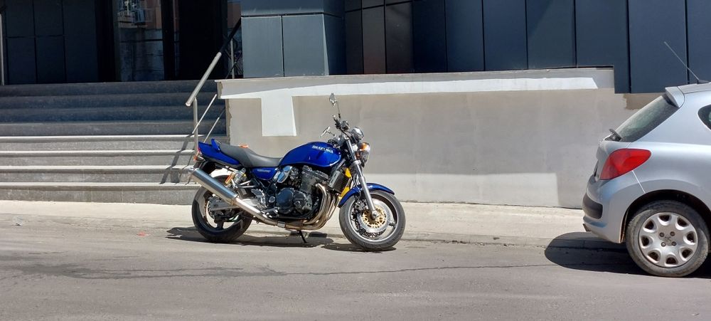 Suzuki GSX 750 Inazuma Cafe racer