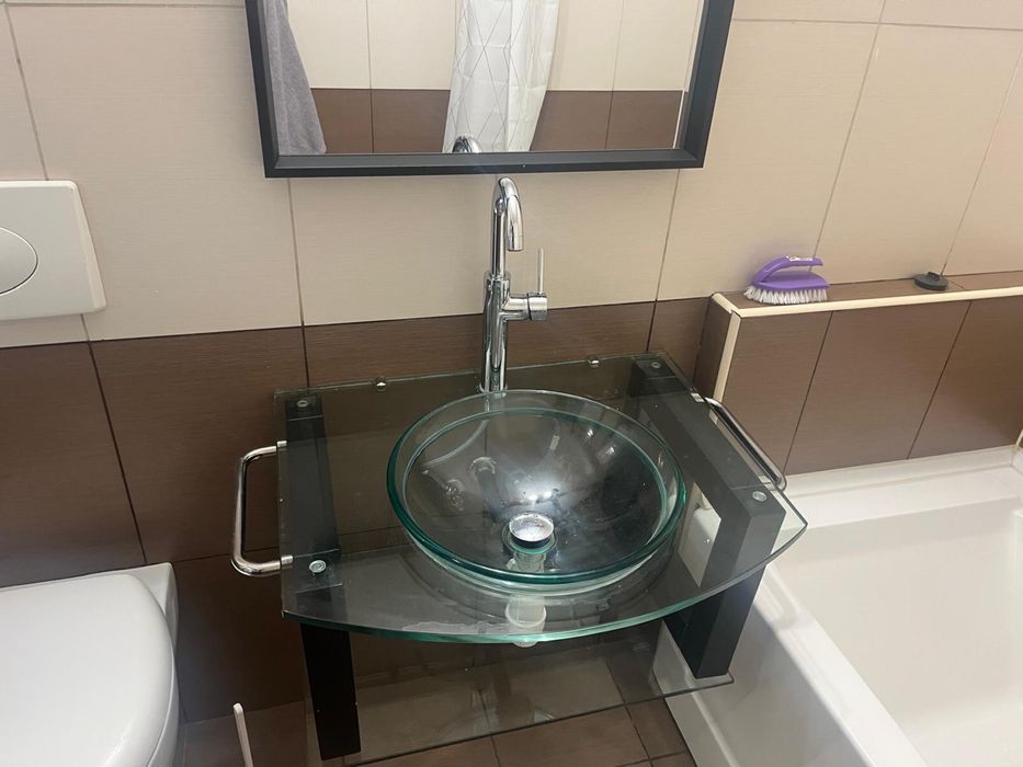Mobilier de baie în stare buna